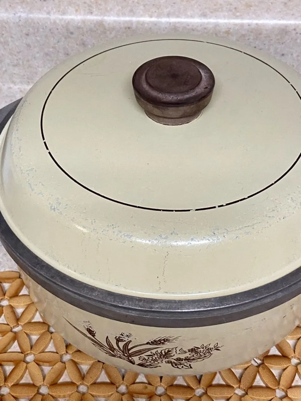 VTG,Range Craft 410.5000 4.5 QT Cream Enamel Casserole Floral Wheat Design -